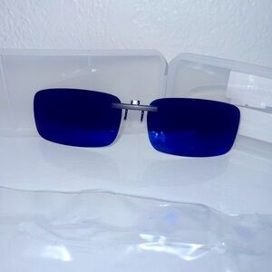 Polaroid UV clip on sunglasses with case